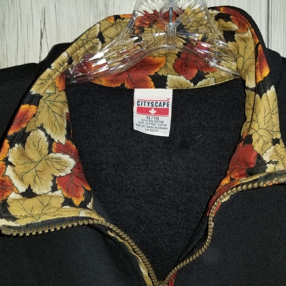 Cityscape Black Vest Autumn Leaf Print Detail - Picture 3 of 5